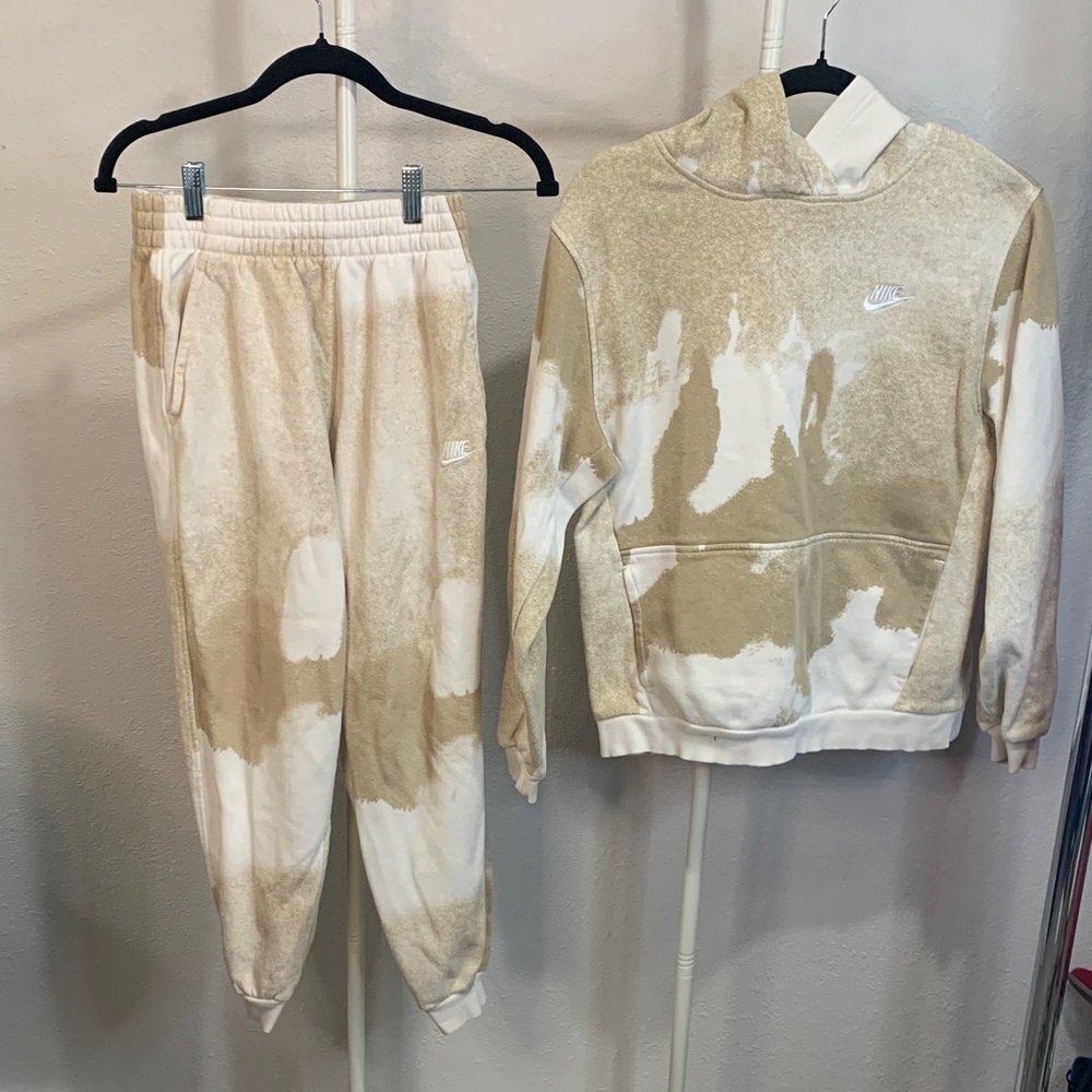 Nike Kids Beige and White Jogger Set